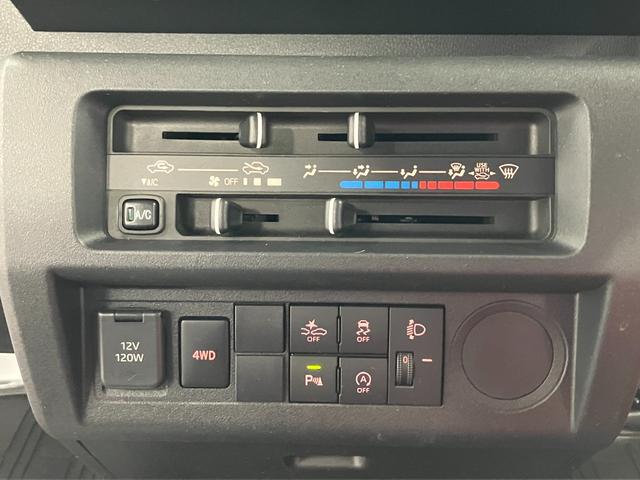 ハイゼットトラックスタンダード１オーナー　４ＷＤ　ＭＴ車　アイドリングストップ　運転席エアバッグ　助手席エアバッグ　横滑り防止装置　オートライト　エアコン　衝突被害軽減システム　パワステ　車線逸脱警報　整備記録簿　ＡＢＳ（長崎県）の中古車