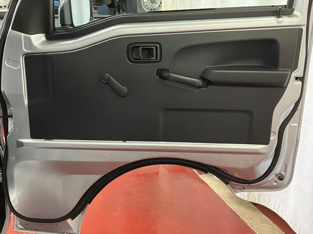 ハイゼットトラックスタンダード１オーナー　４ＷＤ　ＭＴ車　アイドリングストップ　運転席エアバッグ　助手席エアバッグ　横滑り防止装置　オートライト　エアコン　衝突被害軽減システム　パワステ　車線逸脱警報　整備記録簿　ＡＢＳ（長崎県）の中古車
