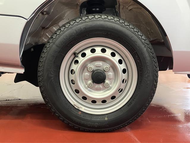ハイゼットトラックスタンダード１オーナー　４ＷＤ　ＭＴ車　アイドリングストップ　運転席エアバッグ　助手席エアバッグ　横滑り防止装置　オートライト　エアコン　衝突被害軽減システム　パワステ　車線逸脱警報　整備記録簿　ＡＢＳ（長崎県）の中古車