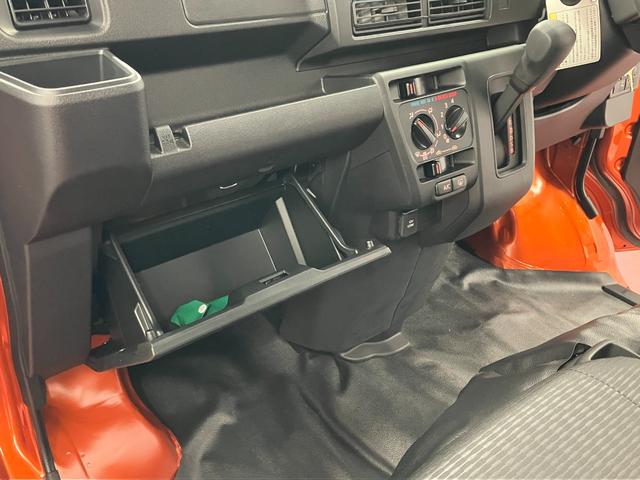 ハイゼットカーゴＤＸひょう害車　届出済未使用車　元展示車　オートライト　禁煙　衝突被害軽減システム　アイドリングストップ　キーレス　両側スライドドア　整備記録簿　レーンアシスト　運転席エアバッグ　助手席エアバック　ＡＢＳ（長崎県）の中古車