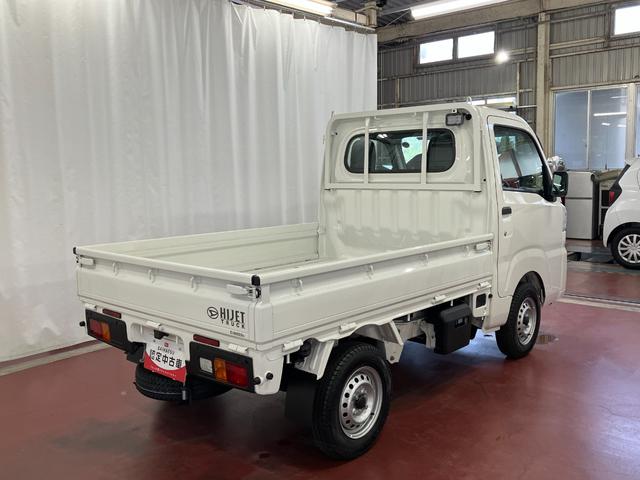ハイゼットトラックスタンダード　農用スペシャル届出済未使用車　元展示車　４ＷＤ　マニュアル車　運転席エアバッグ　助手席エアバッグ　アイドリングストップ　衝突被害軽減システム　オートライト　オートマチックハイビーム　パワーステアリング　エアコン（長崎県）の中古車