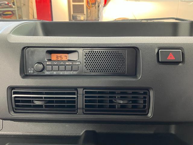 ハイゼットトラックスタンダード　農用スペシャル届出済未使用車　元展示車　４ＷＤ　マニュアル車　運転席エアバッグ　助手席エアバッグ　アイドリングストップ　衝突被害軽減システム　オートライト　オートマチックハイビーム　パワーステアリング　エアコン（長崎県）の中古車
