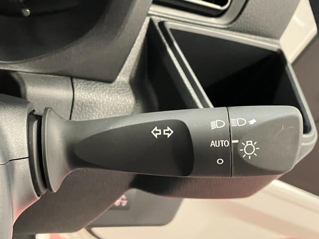 ハイゼットトラックスタンダード　農用スペシャル届出済未使用車　元展示車　４ＷＤ　マニュアル車　運転席エアバッグ　助手席エアバッグ　アイドリングストップ　衝突被害軽減システム　オートライト　オートマチックハイビーム　パワーステアリング　エアコン（長崎県）の中古車