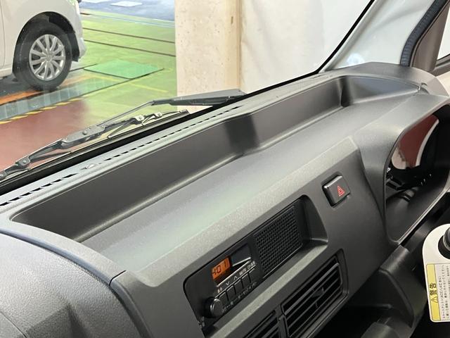 ハイゼットトラックスタンダード　農用スペシャル届出済未使用車　元展示車　４ＷＤ　マニュアル車　運転席エアバッグ　助手席エアバッグ　アイドリングストップ　衝突被害軽減システム　オートライト　オートマチックハイビーム　パワーステアリング　エアコン（長崎県）の中古車