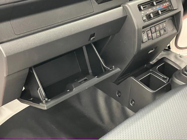 ハイゼットトラックスタンダード　農用スペシャル届出済未使用車　元展示車　４ＷＤ　マニュアル車　運転席エアバッグ　助手席エアバッグ　アイドリングストップ　衝突被害軽減システム　オートライト　オートマチックハイビーム　パワーステアリング　エアコン（長崎県）の中古車
