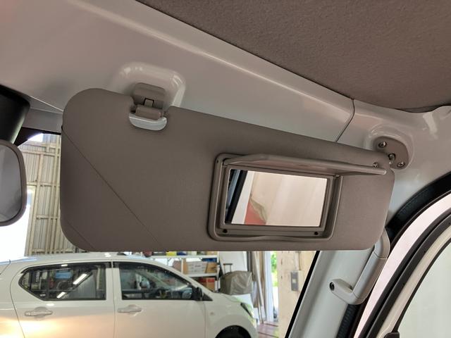 ハイゼットトラックスタンダード　農用スペシャル届出済未使用車　元展示車　４ＷＤ　マニュアル車　運転席エアバッグ　助手席エアバッグ　アイドリングストップ　衝突被害軽減システム　オートライト　オートマチックハイビーム　パワーステアリング　エアコン（長崎県）の中古車