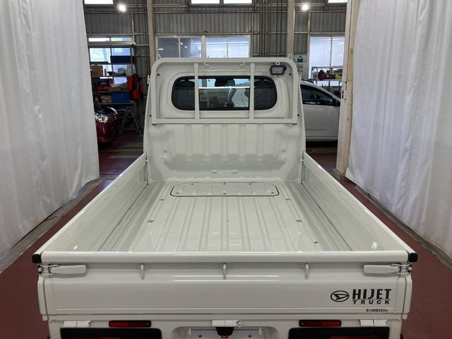 ハイゼットトラックスタンダード　農用スペシャル届出済未使用車　元展示車　４ＷＤ　マニュアル車　運転席エアバッグ　助手席エアバッグ　アイドリングストップ　衝突被害軽減システム　オートライト　オートマチックハイビーム　パワーステアリング　エアコン（長崎県）の中古車