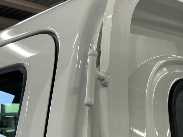 ハイゼットトラックスタンダード　農用スペシャル届出済未使用車　元展示車　４ＷＤ　マニュアル車　運転席エアバッグ　助手席エアバッグ　アイドリングストップ　衝突被害軽減システム　オートライト　オートマチックハイビーム　パワーステアリング　エアコン（長崎県）の中古車