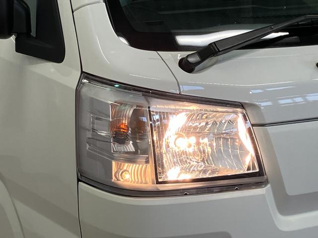 ハイゼットトラックスタンダード　農用スペシャル届出済未使用車　元展示車　４ＷＤ　マニュアル車　運転席エアバッグ　助手席エアバッグ　アイドリングストップ　衝突被害軽減システム　オートライト　オートマチックハイビーム　パワーステアリング　エアコン（長崎県）の中古車