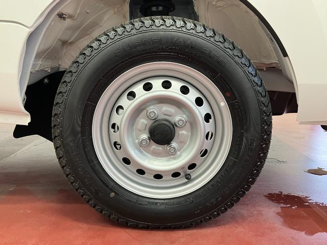 ハイゼットトラックスタンダード　農用スペシャル届出済未使用車　元展示車　４ＷＤ　マニュアル車　運転席エアバッグ　助手席エアバッグ　アイドリングストップ　衝突被害軽減システム　オートライト　オートマチックハイビーム　パワーステアリング　エアコン（長崎県）の中古車