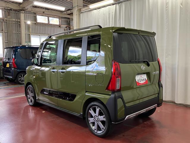 タントファンクロスターボ届出済未使用車　元展示車　ターボ　シートヒーター　電動格納式ドアミラー　アイドリングストップ　誤発進抑制機能　ＬＥＤヘッドランプ　スマートキー　車線逸脱警報装置　オートライト　オートマチックハイビーム（長崎県）の中古車