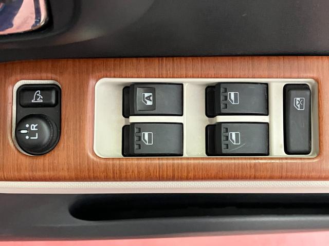 ミラココアココアプラスＸ下取車　ナビ　ＴＶ　整備点検記録簿　電動格納式ドアミラー　運転席エアバッグ　助手席エアバッグ　スマートキー　イモビライザー　ベンチシート　衝突安全ボディ　ＡＢＳ　ＤＶＤ（長崎県）の中古車