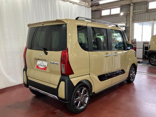 タントファンクロスターボ届出済未使用車　元展示車　シートヒーター　電動格納式ドアミラー　アイドリングストップ　禁煙　ＬＥＤヘッドランプ　スマートキー　車線逸脱警報装置　オートライト　１オーナー　オートマチックハイビーム（長崎県）の中古車