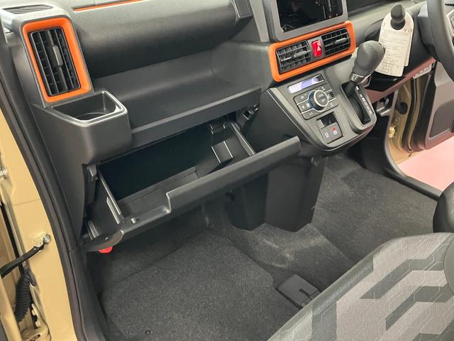 タントファンクロスターボ届出済未使用車　元展示車　シートヒーター　電動格納式ドアミラー　アイドリングストップ　禁煙　ＬＥＤヘッドランプ　スマートキー　車線逸脱警報装置　オートライト　１オーナー　オートマチックハイビーム（長崎県）の中古車