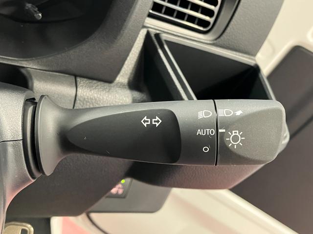ハイゼットトラックスタンダード　農用スペシャル届出済未使用車　元展示車　４ＷＤ　マニュアル車　運転席エアバッグ　助手席エアバッグ　誤発進抑制機能　禁煙　オートマチックハイビーム　パワステ　１オーナー　エアコン　オートライト　アイドリングストップ（長崎県）の中古車