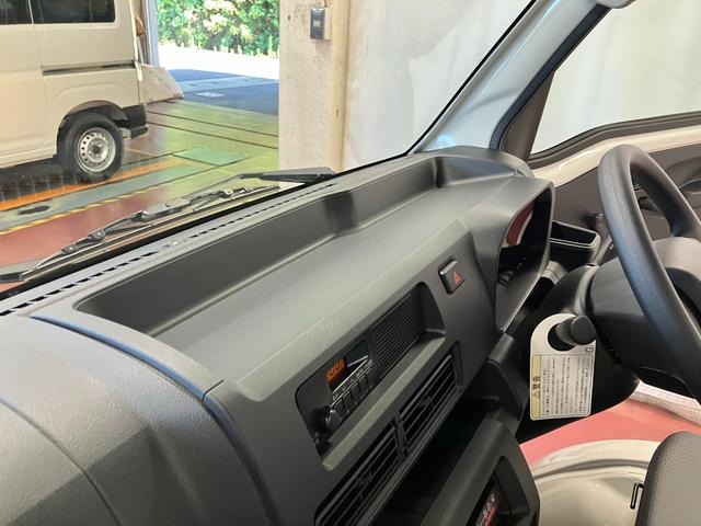 ハイゼットトラックスタンダード　農用スペシャル届出済未使用車　元展示車　４ＷＤ　マニュアル車　運転席エアバッグ　助手席エアバッグ　誤発進抑制機能　禁煙　オートマチックハイビーム　パワステ　１オーナー　エアコン　オートライト　アイドリングストップ（長崎県）の中古車