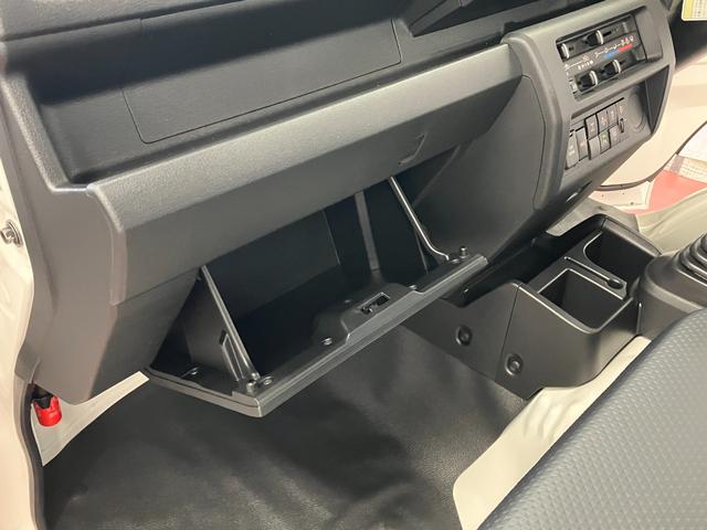 ハイゼットトラックスタンダード　農用スペシャル届出済未使用車　元展示車　４ＷＤ　マニュアル車　運転席エアバッグ　助手席エアバッグ　誤発進抑制機能　禁煙　オートマチックハイビーム　パワステ　１オーナー　エアコン　オートライト　アイドリングストップ（長崎県）の中古車
