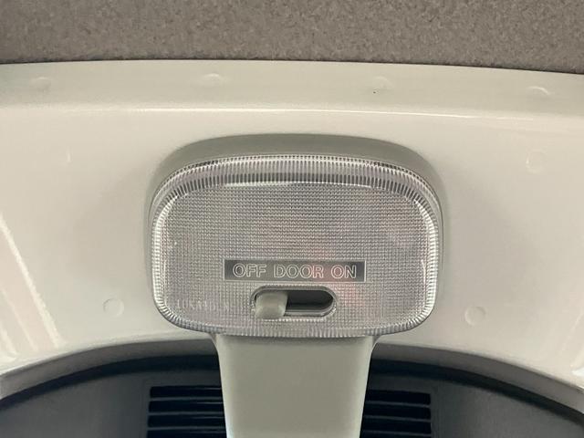 ハイゼットトラックスタンダード　農用スペシャル届出済未使用車　元展示車　４ＷＤ　マニュアル車　運転席エアバッグ　助手席エアバッグ　誤発進抑制機能　禁煙　オートマチックハイビーム　パワステ　１オーナー　エアコン　オートライト　アイドリングストップ（長崎県）の中古車
