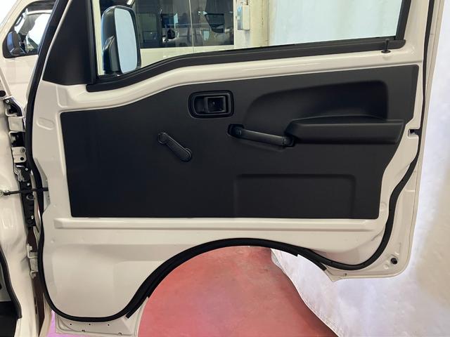 ハイゼットトラックスタンダード　農用スペシャル届出済未使用車　元展示車　４ＷＤ　マニュアル車　運転席エアバッグ　助手席エアバッグ　誤発進抑制機能　禁煙　オートマチックハイビーム　パワステ　１オーナー　エアコン　オートライト　アイドリングストップ（長崎県）の中古車
