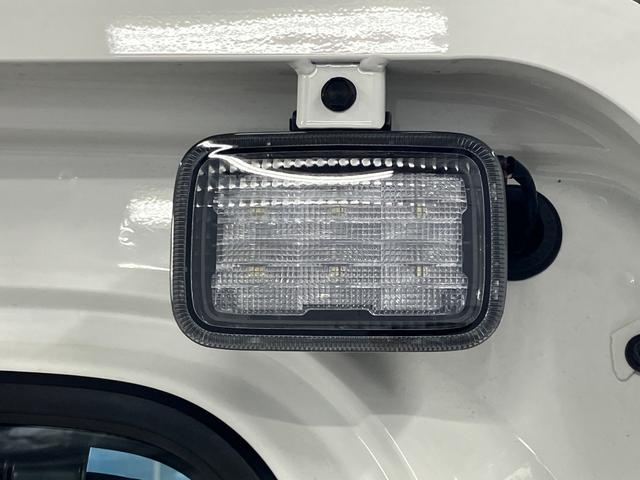 ハイゼットトラックスタンダード　農用スペシャル届出済未使用車　元展示車　４ＷＤ　マニュアル車　運転席エアバッグ　助手席エアバッグ　誤発進抑制機能　禁煙　オートマチックハイビーム　パワステ　１オーナー　エアコン　オートライト　アイドリングストップ（長崎県）の中古車
