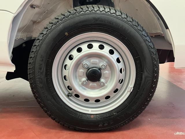 ハイゼットトラックスタンダード　農用スペシャル届出済未使用車　元展示車　４ＷＤ　マニュアル車　運転席エアバッグ　助手席エアバッグ　誤発進抑制機能　禁煙　オートマチックハイビーム　パワステ　１オーナー　エアコン　オートライト　アイドリングストップ（長崎県）の中古車
