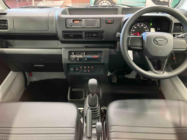 ハイゼットトラックスタンダード　農用スペシャル元展示車　４ＷＤ　マニュアル車　レーンキープアシスト　整備記録簿　助手席エアバッグ　誤発進抑制機能　禁煙　オートマチックハイビーム　パワステ　１オーナー　エアコン　運転席エアバッグ　オートライト（長崎県）の中古車