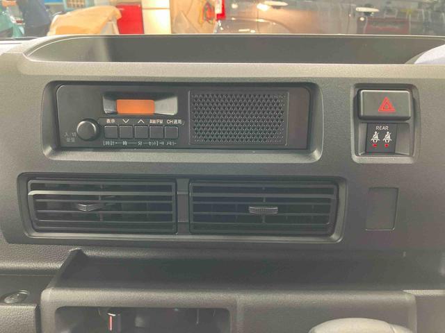 ハイゼットカーゴＤＸ届出済未使用車　元展示車　禁煙　衝突安全ボディ　キーレスキー　両側スライドドア　アイドリングストップ　オートマチックハイビーム　ＥＳＣ　オートライト　記録簿　レーンアシスト　両席エアバッグ　１オーナー（長崎県）の中古車