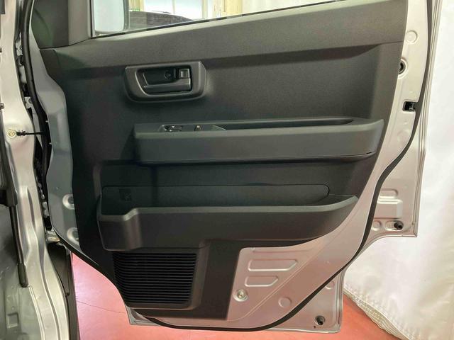 ハイゼットカーゴＤＸ届出済未使用車　元展示車　衝突被害軽減システム　アイドリングストップ　両側スライドドア　運転席エアバッグ　助手席エアバッグ　禁煙　安全ボディ　展示車　キーレス　ハイビームアシスト　ＥＳＣ　ＡＢＳ（長崎県）の中古車