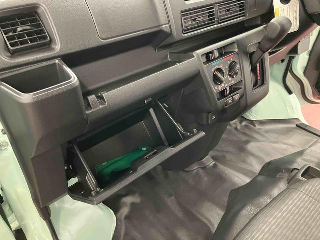 ハイゼットカーゴＤＸ元展示車　衝突被害軽減システム　アイドリングストップ　両側スライドドア　運転席エアバッグ　助手席エアバッグ　安全ボディ　オートマチックハイビーム　オートライト　キーレス　ＡＢＳ　ＥＳＣ（長崎県）の中古車
