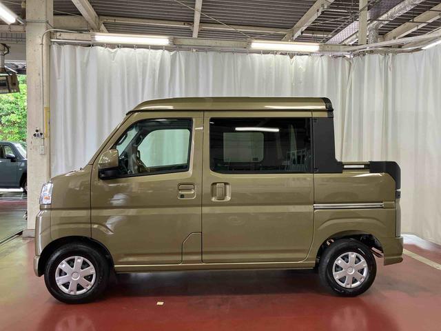 ハイゼットカーゴデッキバンＧ届出済未使用車　元展示車　衝突被害軽減システム　レーンキープアシスト　両側スライドドア　スマートキー　オートライト　電動格納ミラー　アイドリングストップ　ＡＢＳ　運転席エアバッグ　助手席エアバッグ（長崎県）の中古車