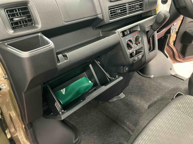 ハイゼットカーゴデッキバンＧ届出済未使用車　元展示車　衝突被害軽減システム　レーンキープアシスト　両側スライドドア　スマートキー　オートライト　電動格納ミラー　アイドリングストップ　ＡＢＳ　運転席エアバッグ　助手席エアバッグ（長崎県）の中古車