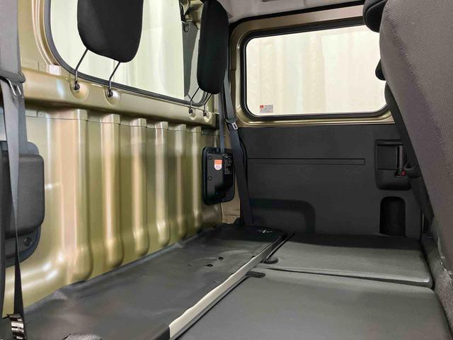 ハイゼットカーゴデッキバンＧ届出済未使用車　元展示車　衝突被害軽減システム　レーンキープアシスト　両側スライドドア　スマートキー　オートライト　電動格納ミラー　アイドリングストップ　ＡＢＳ　運転席エアバッグ　助手席エアバッグ（長崎県）の中古車