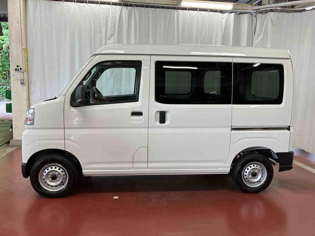 ハイゼットカーゴＤＸ届出済未使用車　元展示車　衝突被害軽減システム　衝突安全ボディ　キーレスキー　両側スライドドア　アイドリングストップ　ＥＳＣ　オートライト　レーンアシスト　ＡＢＳ　運転席エアバッグ　助手席エアバッグ（長崎県）の中古車