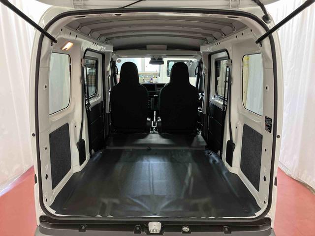 ハイゼットカーゴＤＸ届出済未使用車　元展示車　衝突被害軽減システム　衝突安全ボディ　キーレスキー　両側スライドドア　アイドリングストップ　ＥＳＣ　オートライト　レーンアシスト　ＡＢＳ　運転席エアバッグ　助手席エアバッグ（長崎県）の中古車