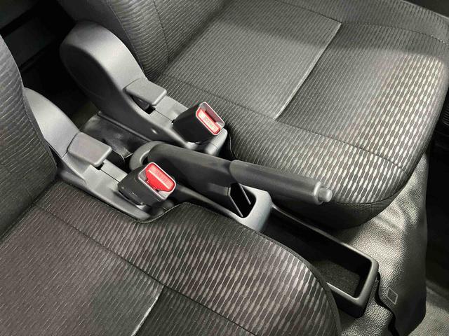 ハイゼットカーゴＤＸ届出済未使用車　元展示車　衝突被害軽減システム　衝突安全ボディ　キーレスキー　両側スライドドア　アイドリングストップ　ＥＳＣ　オートライト　レーンアシスト　ＡＢＳ　運転席エアバッグ　助手席エアバッグ（長崎県）の中古車