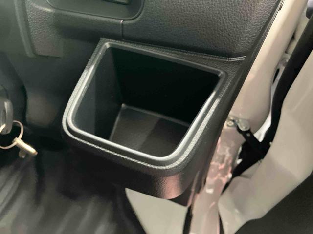 ハイゼットカーゴＤＸ届出済未使用車　元展示車　衝突被害軽減システム　衝突安全ボディ　キーレスキー　両側スライドドア　アイドリングストップ　ＥＳＣ　オートライト　レーンアシスト　ＡＢＳ　運転席エアバッグ　助手席エアバッグ（長崎県）の中古車