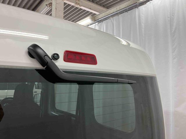 ハイゼットカーゴＤＸ届出済未使用車　元展示車　衝突被害軽減システム　衝突安全ボディ　キーレスキー　両側スライドドア　アイドリングストップ　ＥＳＣ　オートライト　レーンアシスト　ＡＢＳ　運転席エアバッグ　助手席エアバッグ（長崎県）の中古車