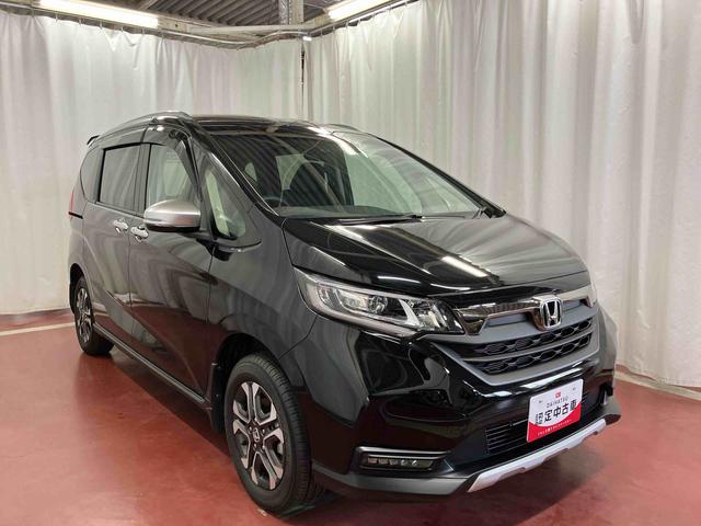 フリード＋クロスター下取車　４ＷＤ　ナビ　ブルートゥース　ＥＴＣ　バックカメラ　ドライブレコーダー　衝突被害軽減ブレーキ　誤発進抑制　ＬＥＤヘッドランプ　スマートキー　両側電動スライドドア　アイドリングストップ（長崎県）の中古車