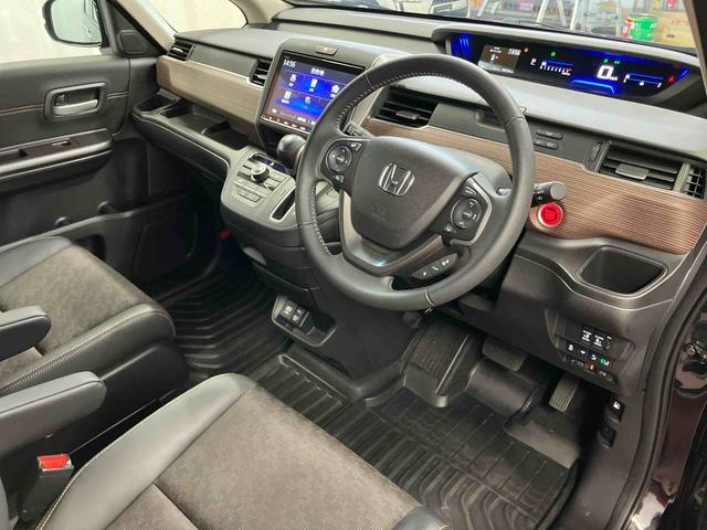 フリード＋クロスター下取車　４ＷＤ　ナビ　ブルートゥース　ＥＴＣ　バックカメラ　ドライブレコーダー　衝突被害軽減ブレーキ　誤発進抑制　ＬＥＤヘッドランプ　スマートキー　両側電動スライドドア　アイドリングストップ（長崎県）の中古車