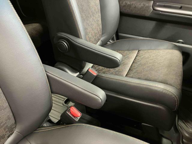 フリード＋クロスター下取車　４ＷＤ　ナビ　ブルートゥース　ＥＴＣ　バックカメラ　ドライブレコーダー　衝突被害軽減ブレーキ　誤発進抑制　ＬＥＤヘッドランプ　スマートキー　両側電動スライドドア　アイドリングストップ（長崎県）の中古車