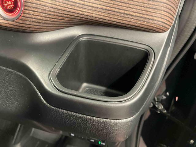 フリード＋クロスター下取車　４ＷＤ　ナビ　ブルートゥース　ＥＴＣ　バックカメラ　ドライブレコーダー　衝突被害軽減ブレーキ　誤発進抑制　ＬＥＤヘッドランプ　スマートキー　両側電動スライドドア　アイドリングストップ（長崎県）の中古車