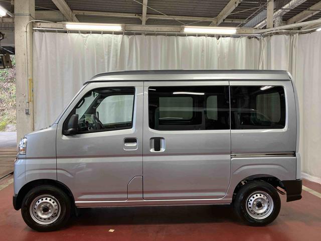 ハイゼットカーゴＤＸ届出済未使用車　元展示車　衝突安全ボディ　キーレスキー　両側スライドドア　アイドリングストップ　オートマチックハイビーム　オートライト　レーンアシスト　運転席エアバッグ　助手席エアバッグ　１オーナー（長崎県）の中古車