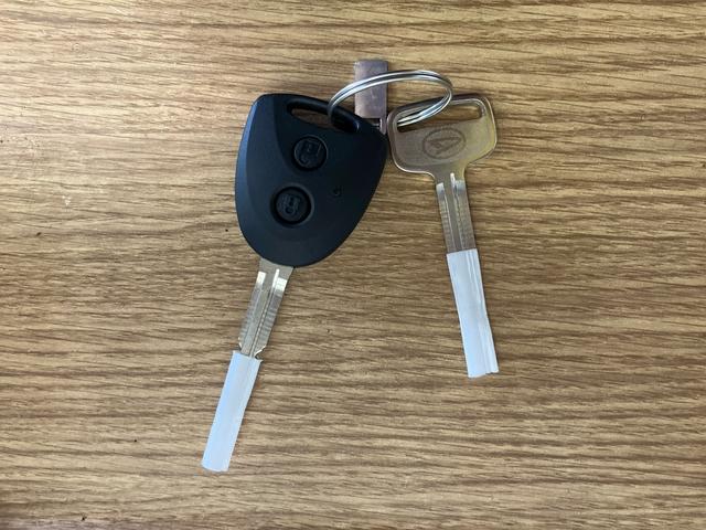 ハイゼットカーゴＤＸ届出済未使用車　元展示車　衝突安全ボディ　キーレスキー　両側スライドドア　アイドリングストップ　オートマチックハイビーム　オートライト　レーンアシスト　運転席エアバッグ　助手席エアバッグ　１オーナー（長崎県）の中古車