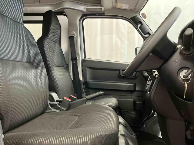 ハイゼットカーゴＤＸ届出済未使用車　元展示車　衝突安全ボディ　キーレスキー　両側スライドドア　アイドリングストップ　オートマチックハイビーム　オートライト　レーンアシスト　運転席エアバッグ　助手席エアバッグ　１オーナー（長崎県）の中古車