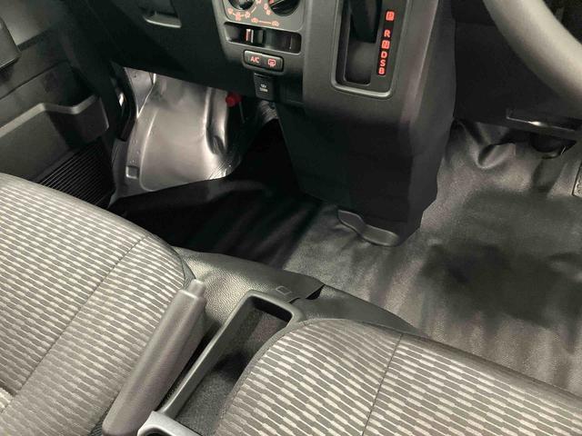 ハイゼットカーゴＤＸ届出済未使用車　元展示車　衝突安全ボディ　キーレスキー　両側スライドドア　アイドリングストップ　オートマチックハイビーム　オートライト　レーンアシスト　運転席エアバッグ　助手席エアバッグ　１オーナー（長崎県）の中古車