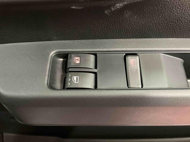 ハイゼットカーゴＤＸ届出済未使用車　元展示車　衝突安全ボディ　キーレスキー　両側スライドドア　アイドリングストップ　オートマチックハイビーム　オートライト　レーンアシスト　運転席エアバッグ　助手席エアバッグ　１オーナー（長崎県）の中古車