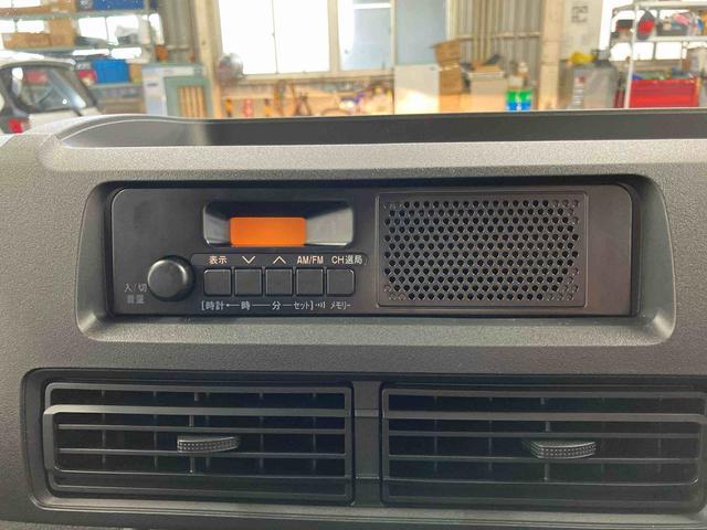 ハイゼットカーゴDX届出済未使用車 元展示車 衝突安全ボディ キーレスキー 両側スライドドア アイドリングストップ オートマチックハイビーム オートライト レーンアシスト 運転席エアバッグ 助手席エアバッグ 1オーナー(長崎県)の中古車