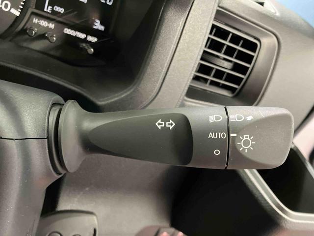 ハイゼットカーゴDX届出済未使用車 元展示車 衝突安全ボディ キーレスキー 両側スライドドア アイドリングストップ オートマチックハイビーム オートライト レーンアシスト 運転席エアバッグ 助手席エアバッグ 1オーナー(長崎県)の中古車