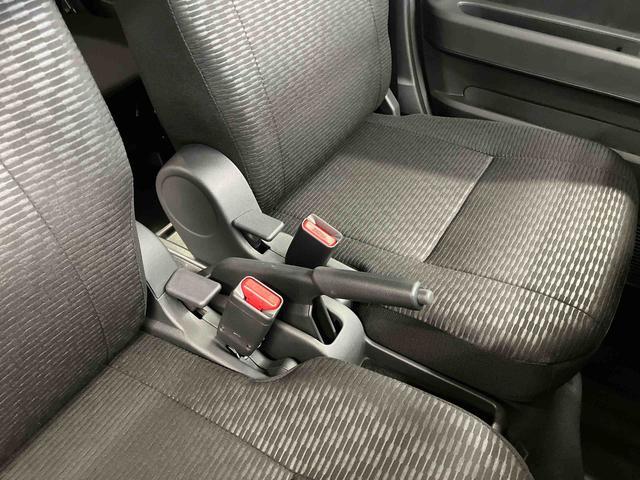 ハイゼットカーゴDX届出済未使用車 元展示車 衝突安全ボディ キーレスキー 両側スライドドア アイドリングストップ オートマチックハイビーム オートライト レーンアシスト 運転席エアバッグ 助手席エアバッグ 1オーナー(長崎県)の中古車