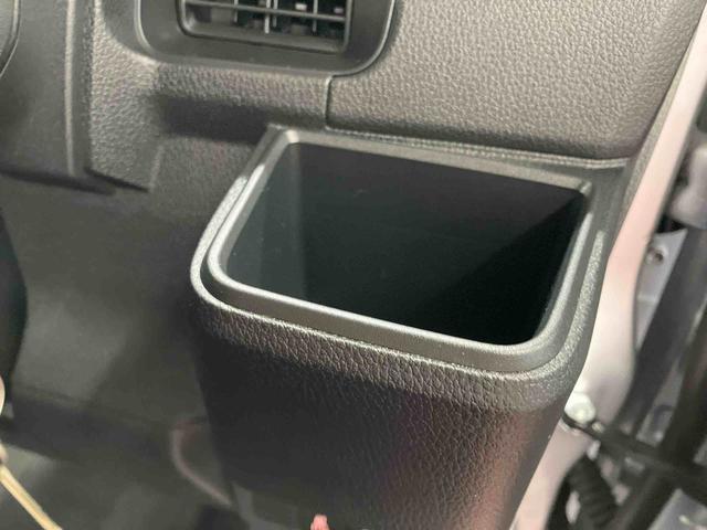 ハイゼットカーゴDX届出済未使用車 元展示車 衝突安全ボディ キーレスキー 両側スライドドア アイドリングストップ オートマチックハイビーム オートライト レーンアシスト 運転席エアバッグ 助手席エアバッグ 1オーナー(長崎県)の中古車